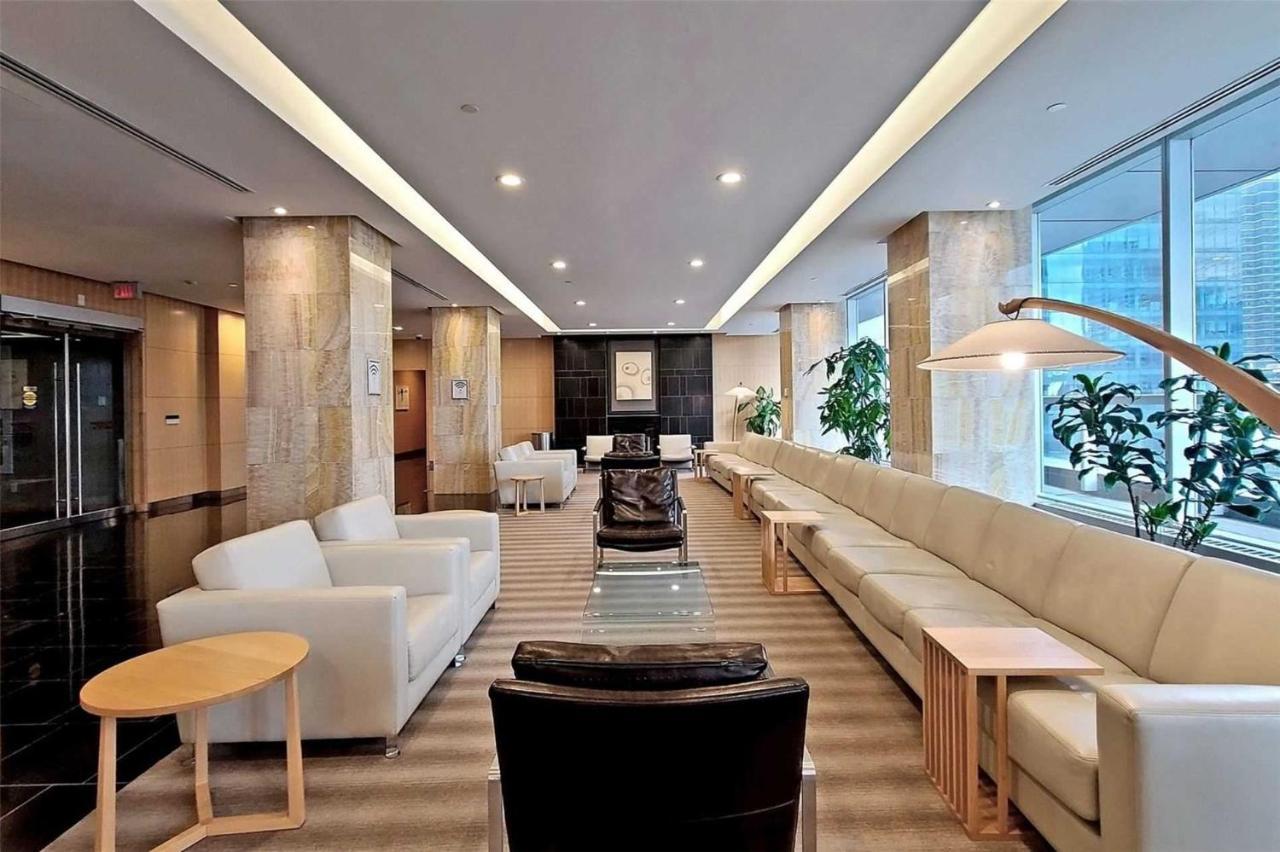Newly Renovated Cozy Condo/Union Station 토론토 외부 사진