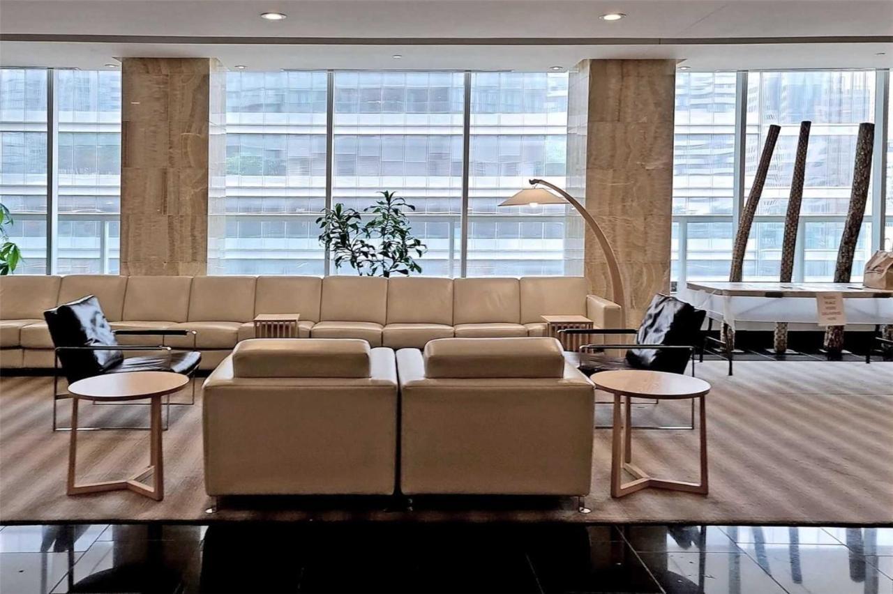 Newly Renovated Cozy Condo/Union Station 토론토 외부 사진