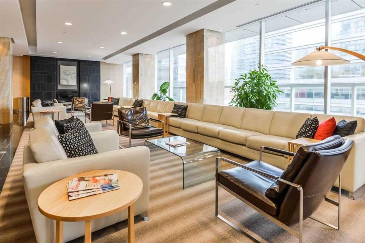 Newly Renovated Cozy Condo/Union Station 토론토 외부 사진